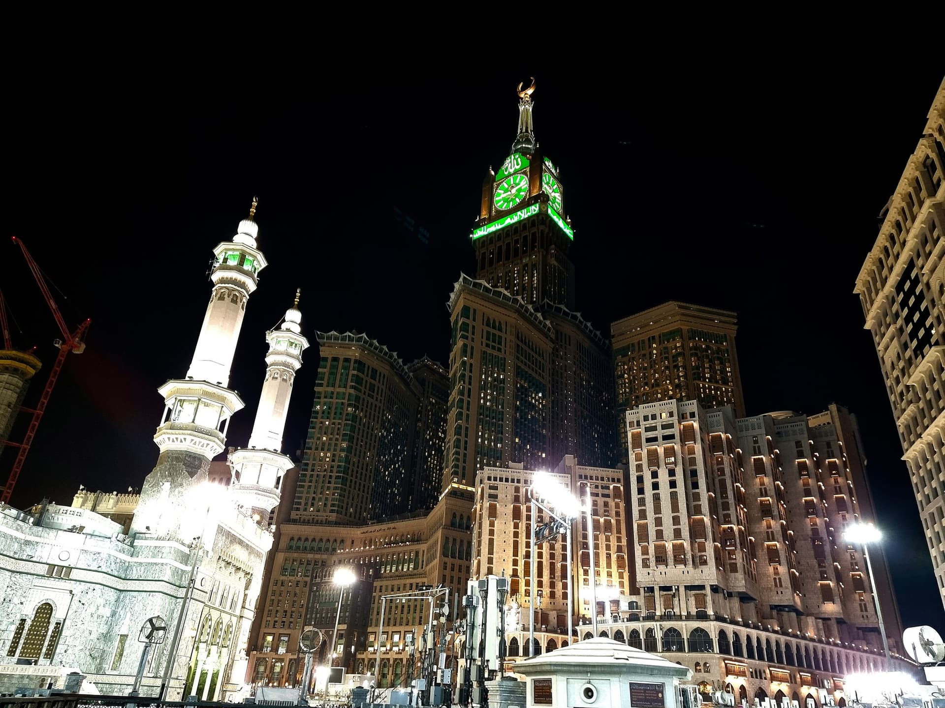 Pullman ZamZam Makkah otelinin bulunduğu Abraj el-Beyt (Saat Kulesi) kompleksi